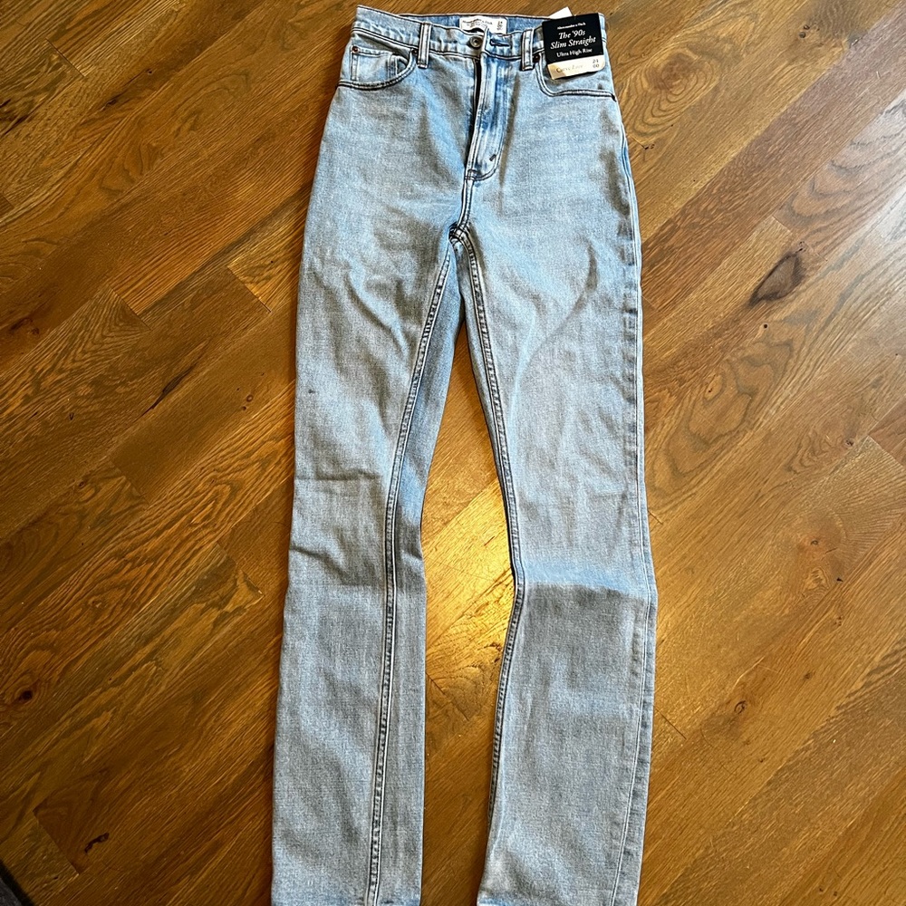 Abercrombie 90’s slim straight curve love ultra high rise jean
